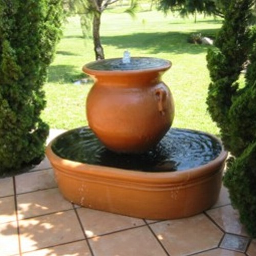 Fuente con una olla mexicana