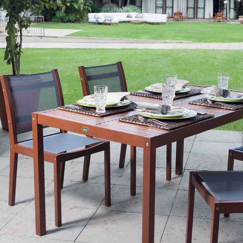 Comedor con sillas de madera con malla modelo Fitt Malla de Tramontina