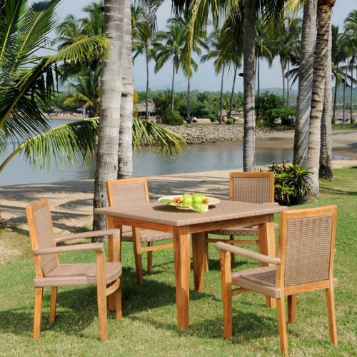 Comedor Grosetto en una terraza al exterior