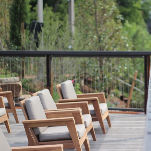 Sillones de jardín Mucuri en una terraza al exterior