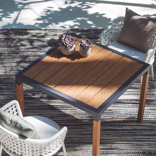 Mesa de comedor para terraza de diseño minimalista de la linea para exterior Soto